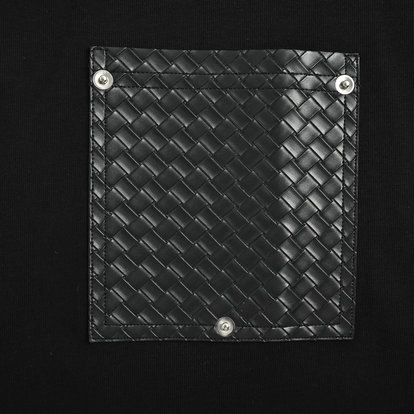BOTTEGA VENETA/BV 编织方皮革铆钉口袋短袖-Chinese UA Cheap High Quatity Brand Clothes Bags handbags Sneakers wholesale wholesaler seller from China Factory suppliers Fashion Clothing Shoes best Quality Beautiful Price BOTTEGA VENETA/BV 编织方皮革铆钉口袋短袖