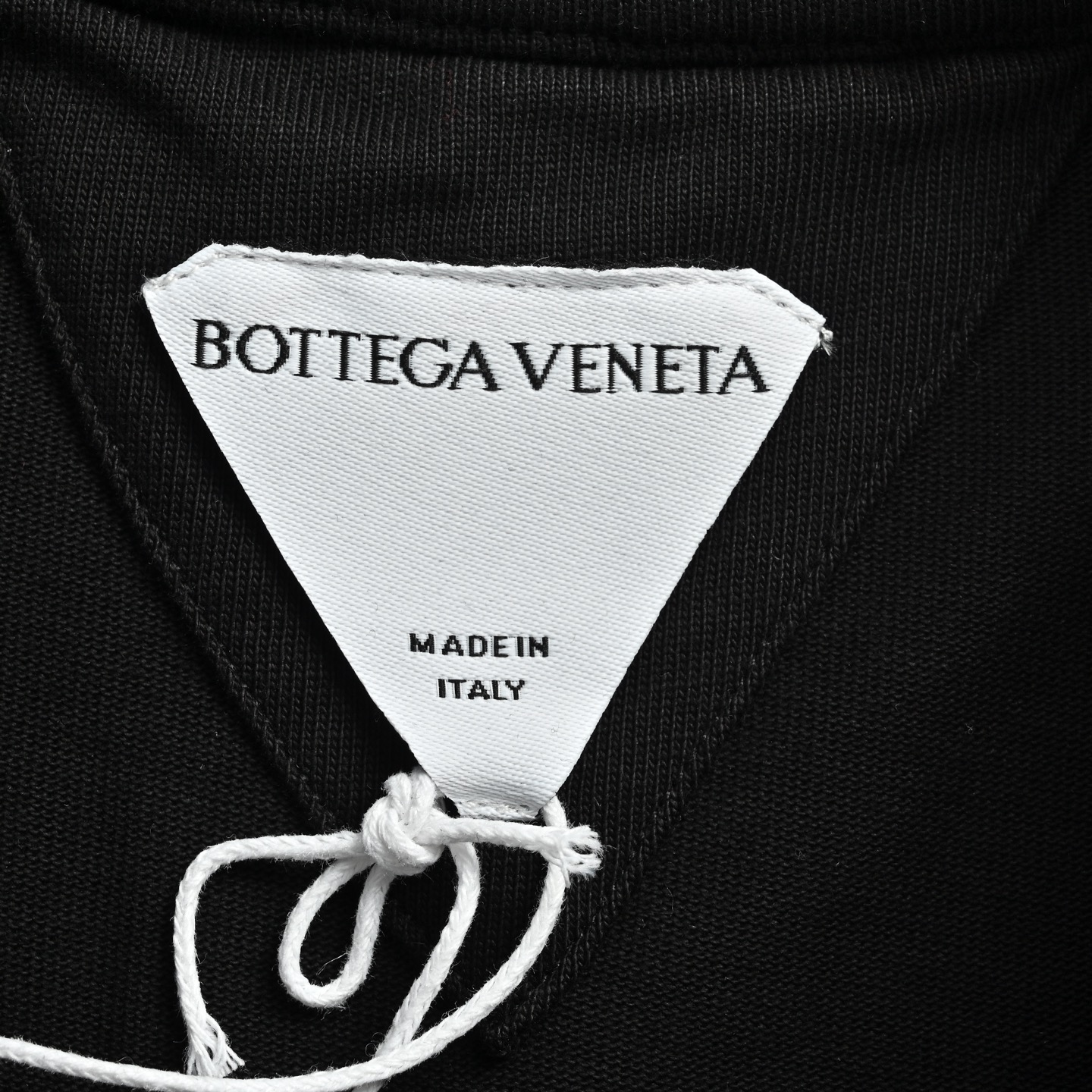 BOTTEGA VENETA/BV 编织方皮革铆钉口袋短袖-Chinese UA Cheap High Quatity Brand Clothes Bags handbags Sneakers wholesale wholesaler seller from China Factory suppliers Fashion Clothing Shoes best Quality Beautiful Price BOTTEGA VENETA/BV 编织方皮革铆钉口袋短袖