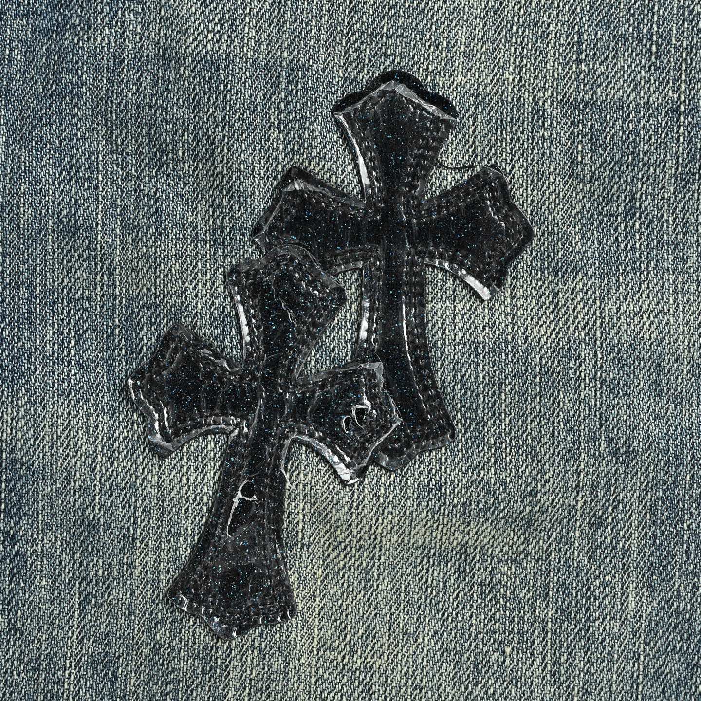 CHROME HEARTS/克罗心 十字皮标做旧牛仔裤-莆田鞋,莆田鞋货源,高仿鞋,高仿鞋货源,安福档口,莆田高仿鞋,莆田鞋批发,高仿鞋批发,莆田高仿运动鞋,高仿运动鞋,莆田运动鞋 CHROME HEARTS/克罗心 十字皮标做旧牛仔裤