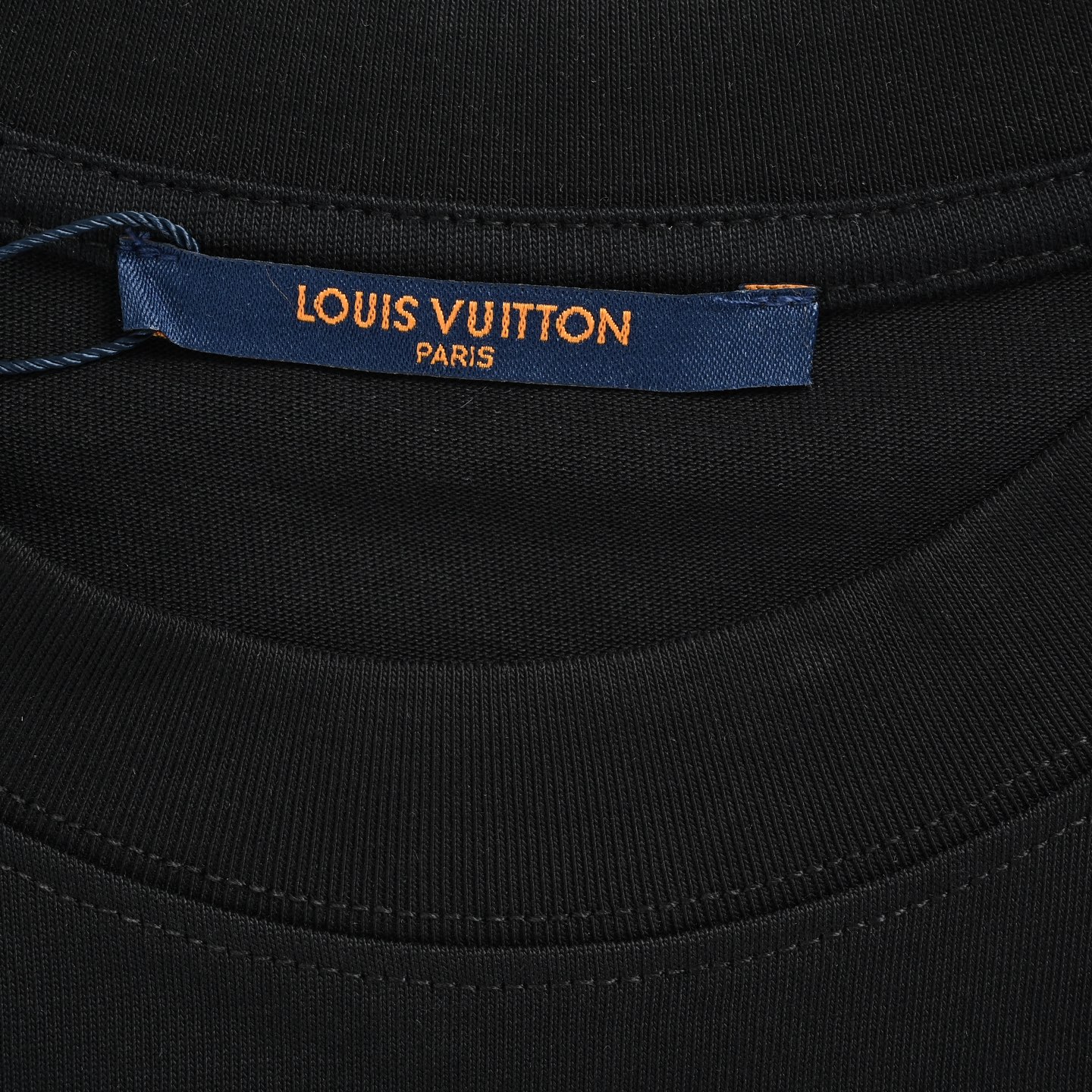 Louis Vuitton/路易威登 胸口虚线logo刺绣短袖 黑色 杏色 Louis Vuitton/路易威登 胸口虚线logo刺绣短袖 黑色 杏色