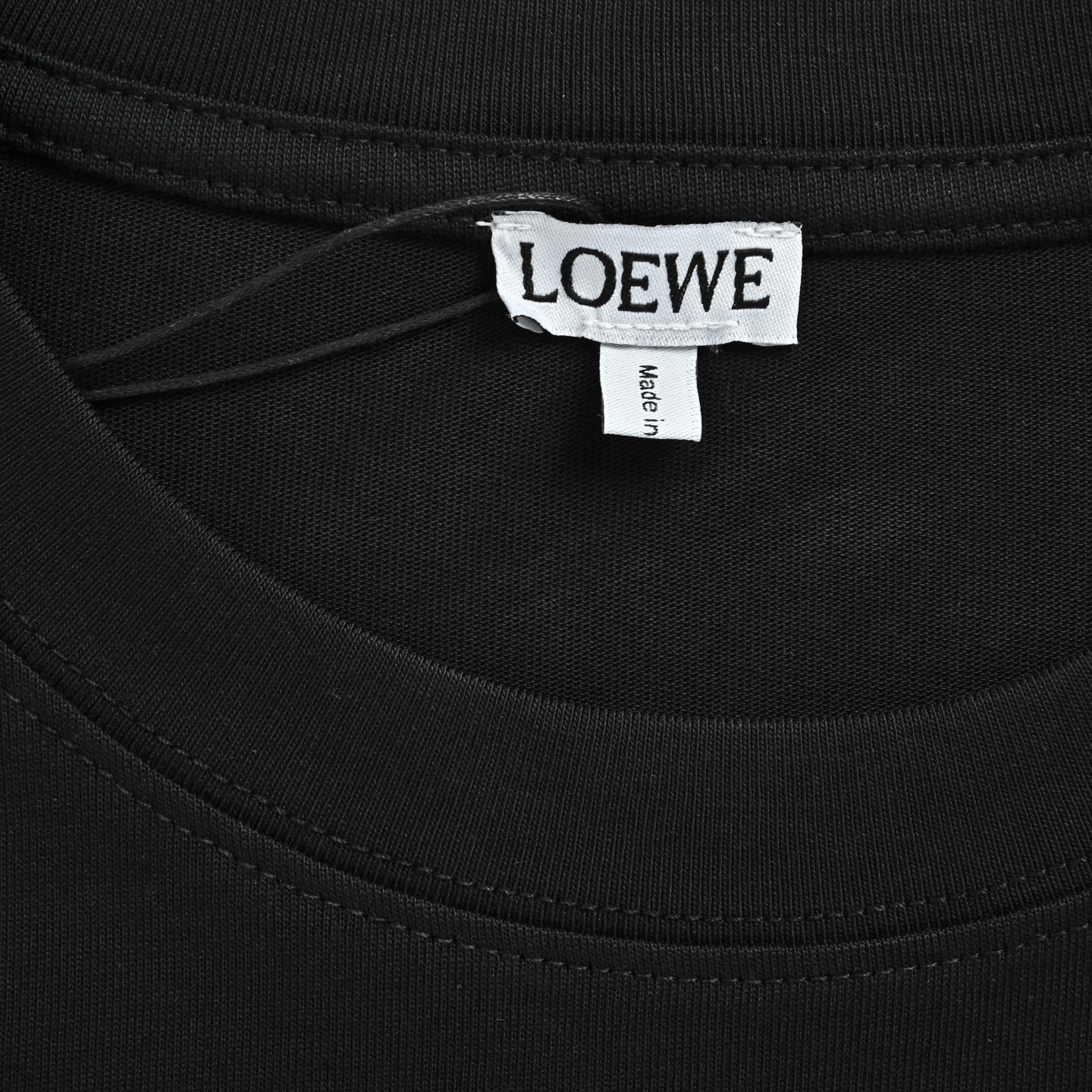Loewe/罗意威 口袋浮雕徽标logo短袖 黑色 白色-Chinese UA Cheap High Quatity Brand Clothes Bags handbags Sneakers wholesale wholesaler seller from China Factory suppliers Fashion Clothing Shoes best Quality Beautiful Price Loewe/罗意威 口袋浮雕徽标logo短袖 黑色 白色