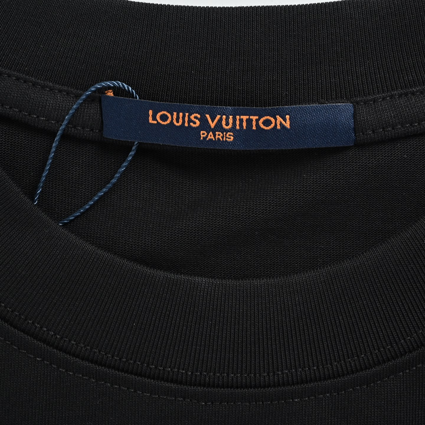 Louis Vuitton/路易威登 喷墨老花线条logo刺绣短袖 黑色 白色-Chinese UA Cheap High Quatity Brand Clothes Bags handbags Sneakers wholesale wholesaler seller from China Factory suppliers Fashion Clothing Shoes best Quality Beautiful Price Louis Vuitton/路易威登 喷墨老花线条logo刺绣短袖 黑色 白色