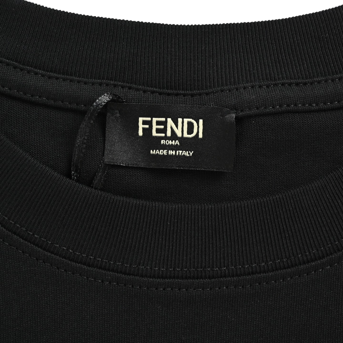 Fendi/芬迪 怪兽小眼睛刺绣短袖 黑色 白色 Fendi/芬迪 怪兽小眼睛刺绣短袖 黑色 白色