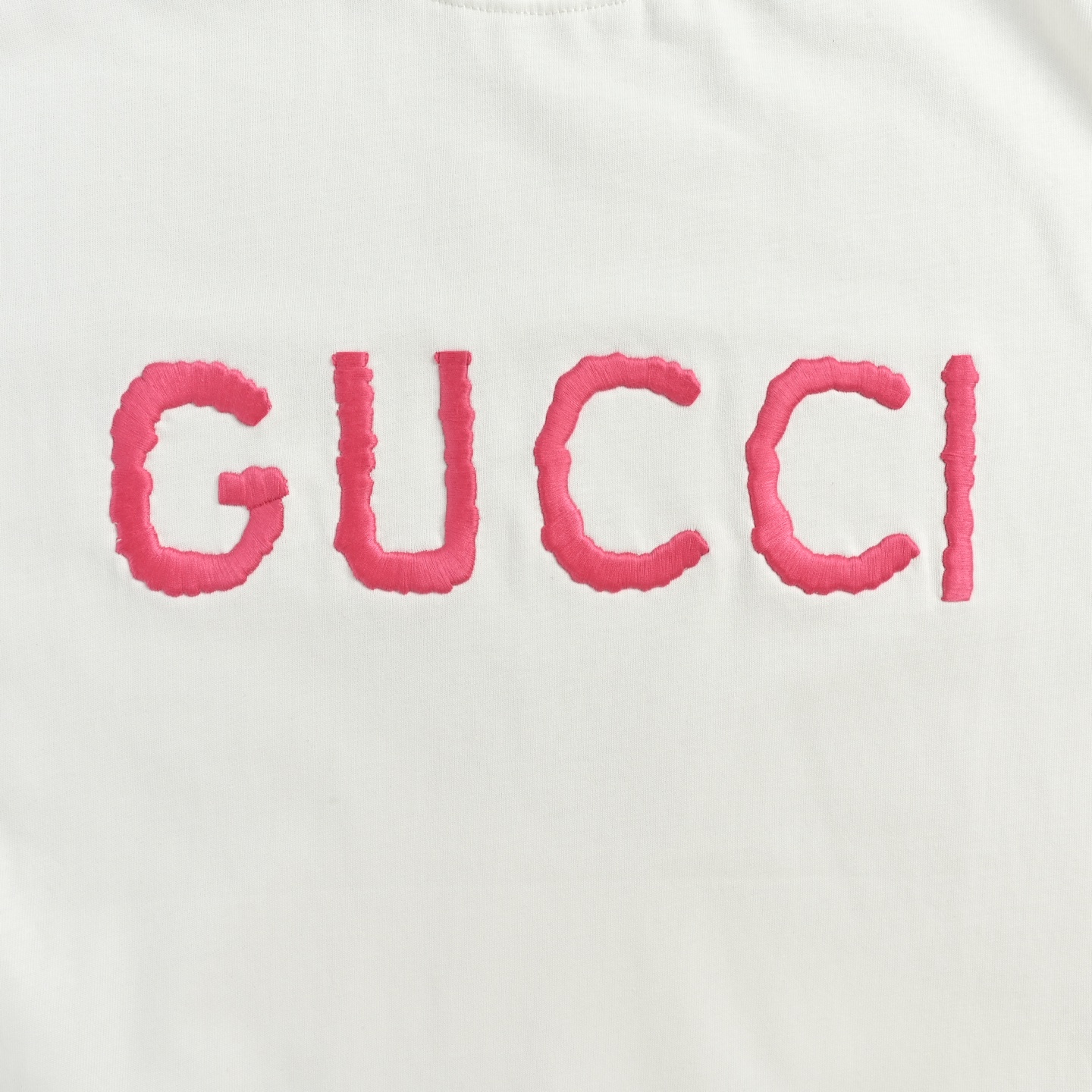 Gucci/古驰 粉色字母logo刺绣短袖 黑色 白色 米白