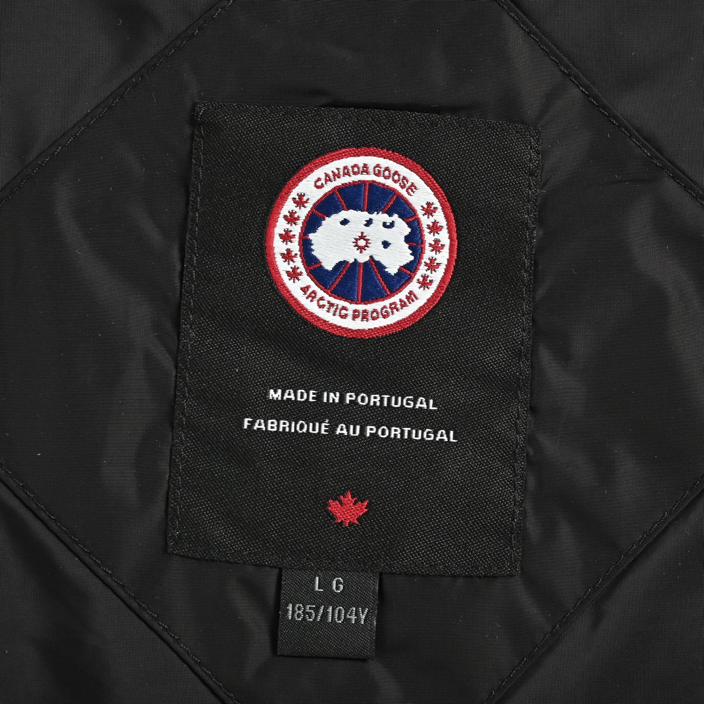 Canada Goose/加拿大鹅 袖黑标连帽冲锋衣防风夹克外套-莆田鞋,莆田鞋货源,高仿鞋,高仿鞋货源,安福档口,莆田高仿鞋,莆田鞋批发,高仿鞋批发,莆田高仿运动鞋,高仿运动鞋,莆田运动鞋 Canada Goose/加拿大鹅 袖黑标连帽冲锋衣防风夹克外套