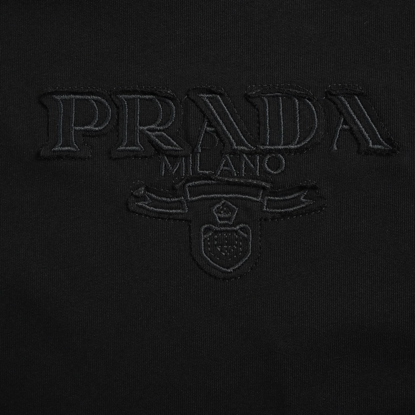 Prada/普拉达 26ss 贴布绣字母明线短袖 白色 黑色 Prada/普拉达 26ss 贴布绣字母明线短袖 白色 黑色