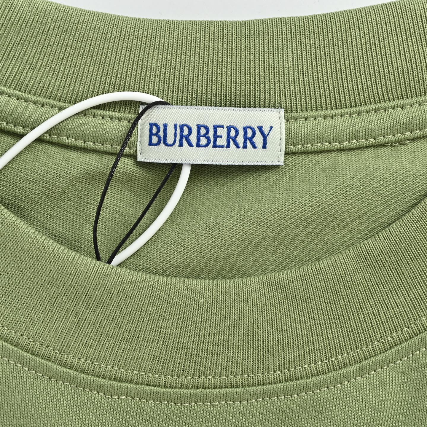 Burberry/巴宝莉 26ss 渐变模糊格纹印花短袖 白色/卡其色-莆田鞋,莆田鞋货源,高仿鞋,高仿鞋货源,安福档口,莆田高仿鞋,莆田鞋批发,高仿鞋批发,莆田高仿运动鞋,高仿运动鞋,莆田运动鞋 Burberry/巴宝莉 26ss 渐变模糊格纹印花短袖 白色/卡其色