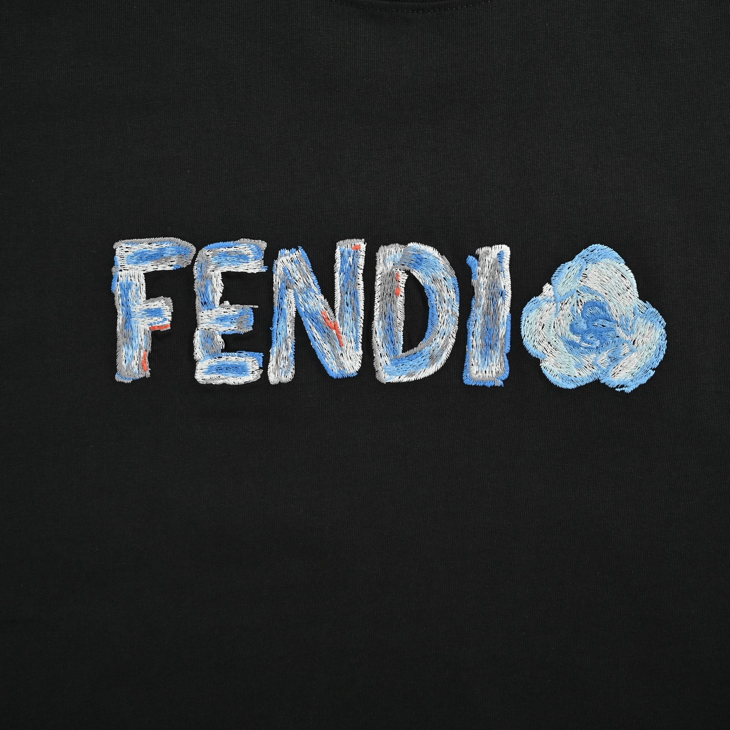 Fendi/芬迪 26ss 蓝字母刺绣短袖 轻奢主义 黑色/白色 Fendi/芬迪 26ss 蓝字母刺绣短袖 轻奢主义 黑色/白色