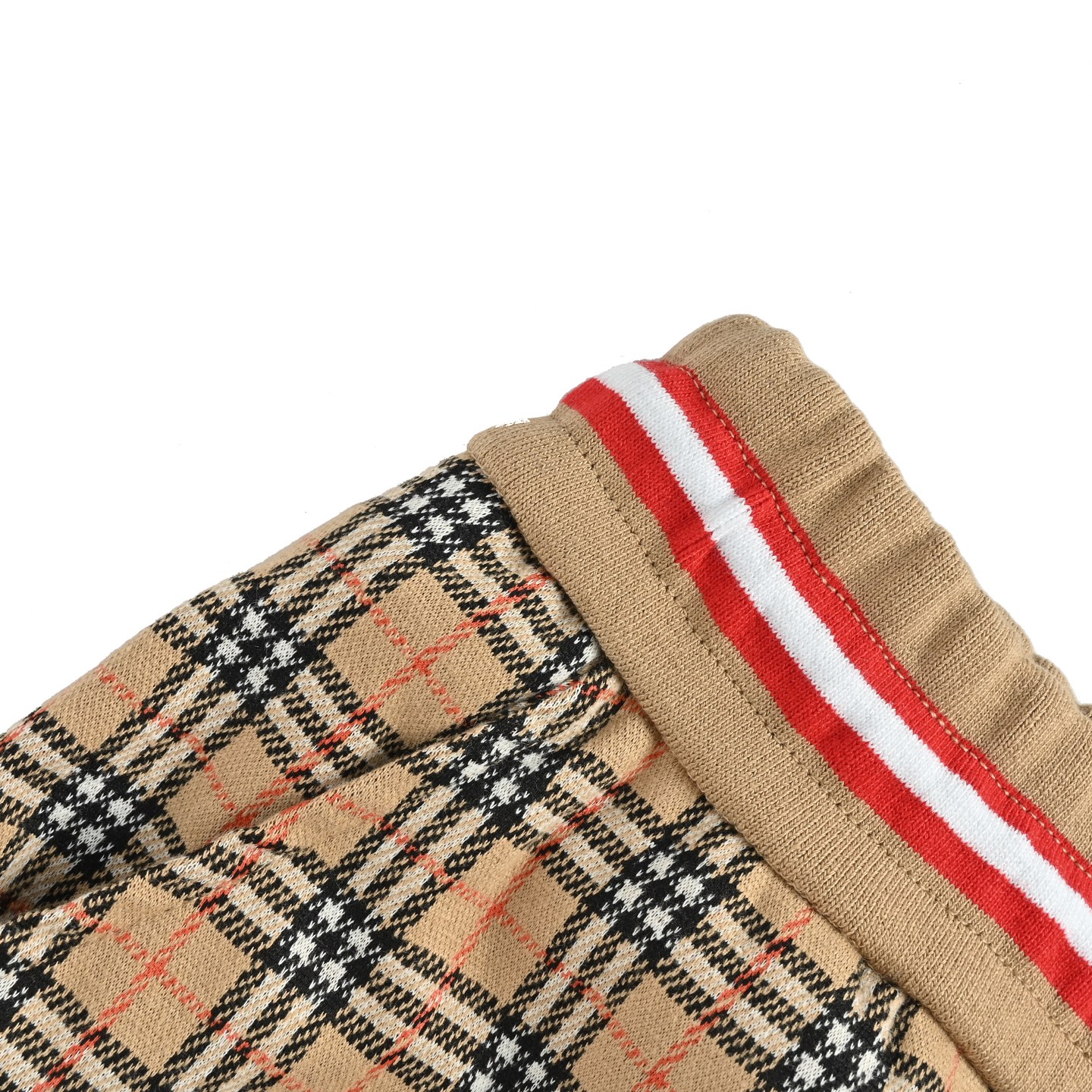 Burberry/巴宝莉 战马刺绣格纹短裤 卡其色 Burberry/巴宝莉 战马刺绣格纹短裤 卡其色
