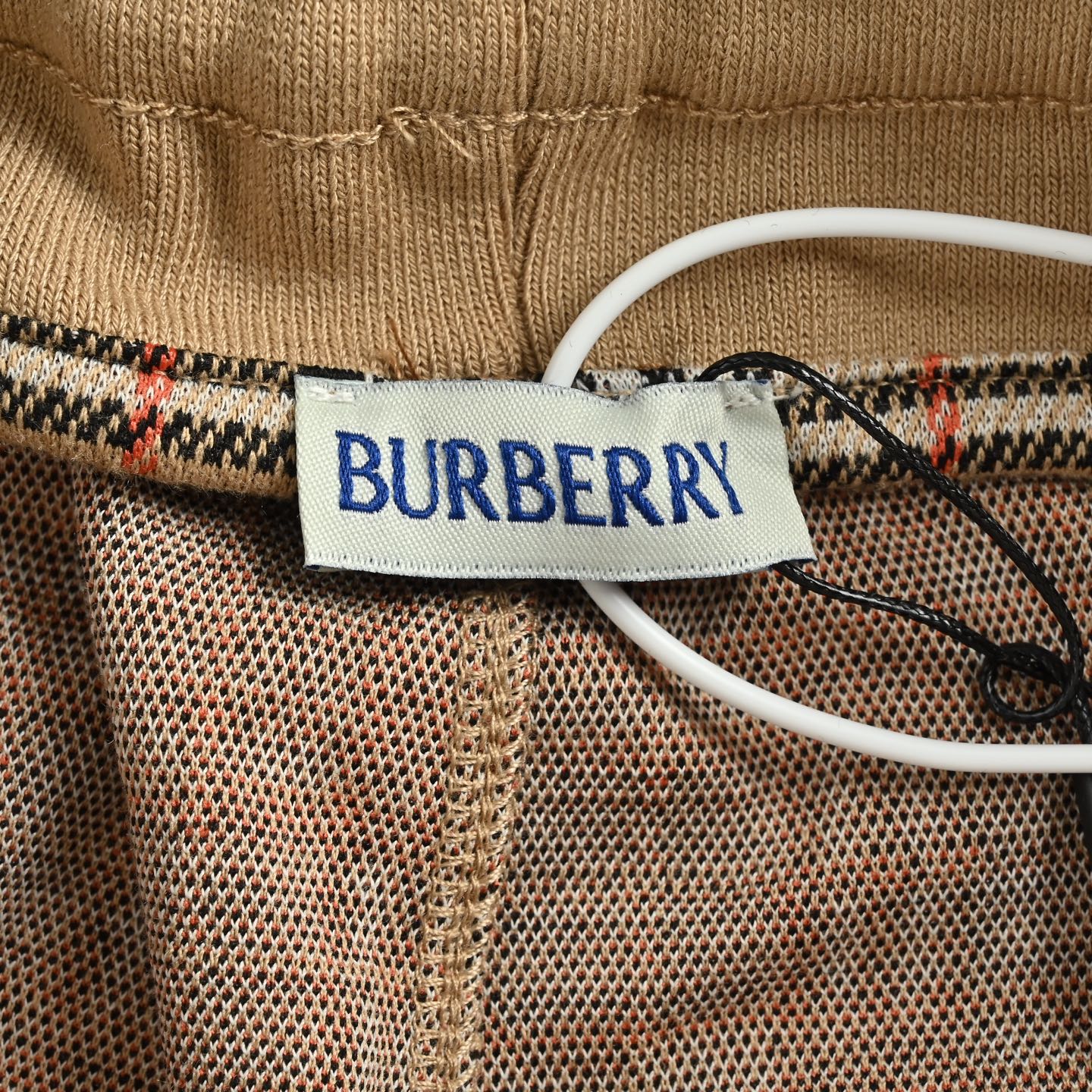 Burberry/巴宝莉 战马刺绣格纹短裤 卡其色 Burberry/巴宝莉 战马刺绣格纹短裤 卡其色