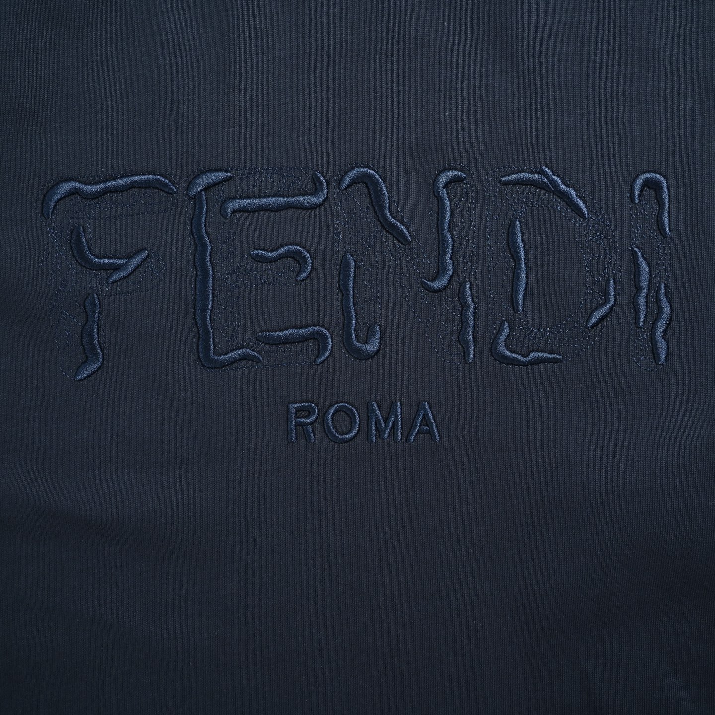 Fendi/芬迪 26ss 扭曲字母刺绣短袖 轻奢主义 黑色/白色-Top High Quatity Cheap Sneakers Fashion Clothing Clothes Bags handbags Shoes of all Brand wholesale With The best Quality And Beautiful Price from China Factory Chinese suppliers wholesaler seller Fendi/芬迪 26ss 扭曲字母刺绣短袖 轻奢主义 黑色/白色