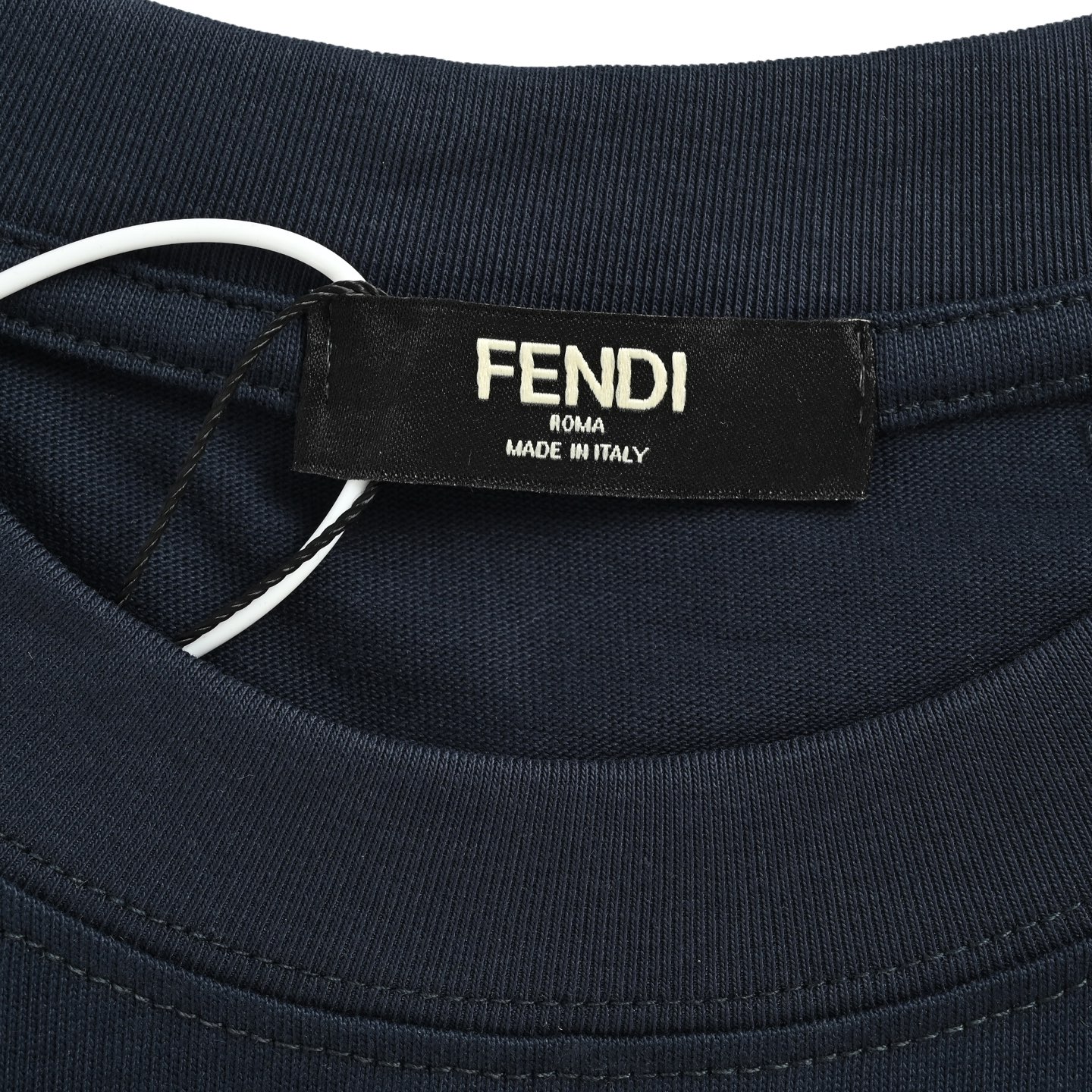 Fendi/芬迪 26ss 扭曲字母刺绣短袖 轻奢主义 黑色/白色-Top High Quatity Cheap Sneakers Fashion Clothing Clothes Bags handbags Shoes of all Brand wholesale With The best Quality And Beautiful Price from China Factory Chinese suppliers wholesaler seller Fendi/芬迪 26ss 扭曲字母刺绣短袖 轻奢主义 黑色/白色