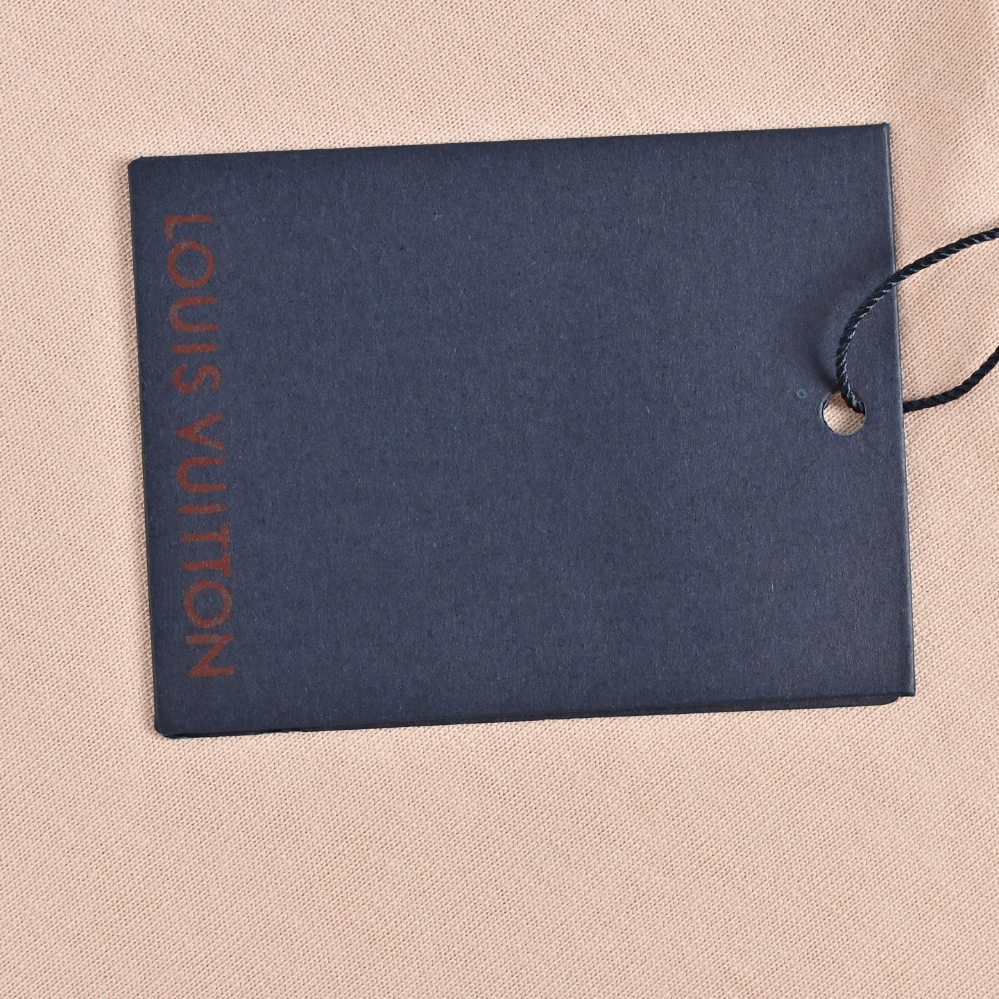 Louis Vuitton/路易威登 26ss 胸口皮牌logo短袖复古粉 Louis Vuitton/路易威登 26ss 胸口皮牌logo短袖复古粉