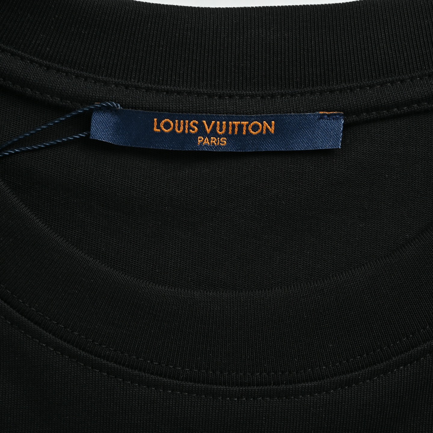 LouisVuitton/路易威登 26ss 素描四叶草logo印花短袖 黑色 白色-Chinese UA Cheap High Quatity Brand Clothes Bags handbags Sneakers wholesale wholesaler seller from China Factory suppliers Fashion Clothing Shoes best Quality Beautiful Price LouisVuitton/路易威登 26ss 素描四叶草logo印花短袖 黑色 白色