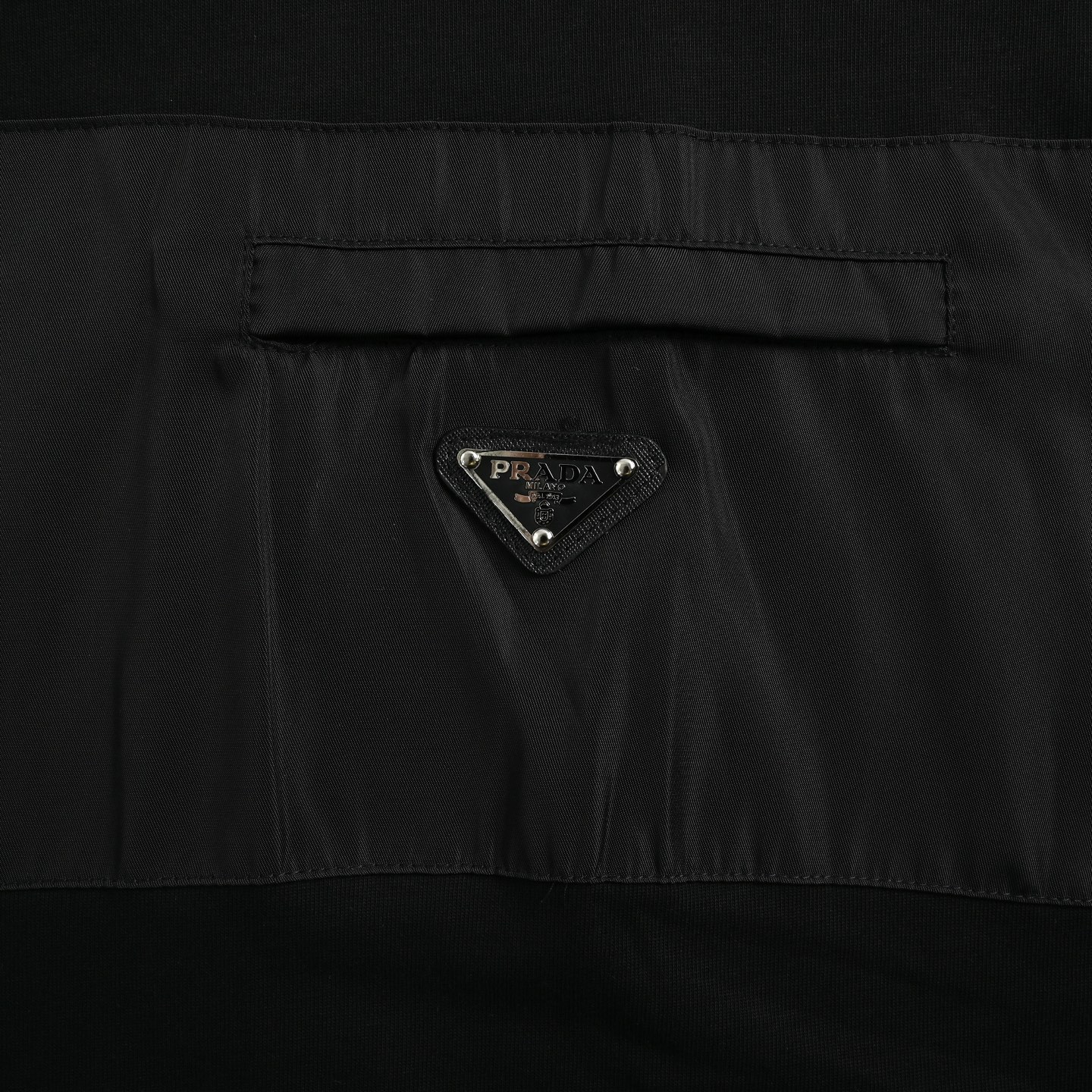 Prada/普拉达 25ss 贴布口袋拼接短袖-Chinese UA Cheap High Quatity Brand Clothes Bags handbags Sneakers wholesale wholesaler seller from China Factory suppliers Fashion Clothing Shoes best Quality Beautiful Price Prada/普拉达 25ss 贴布口袋拼接短袖