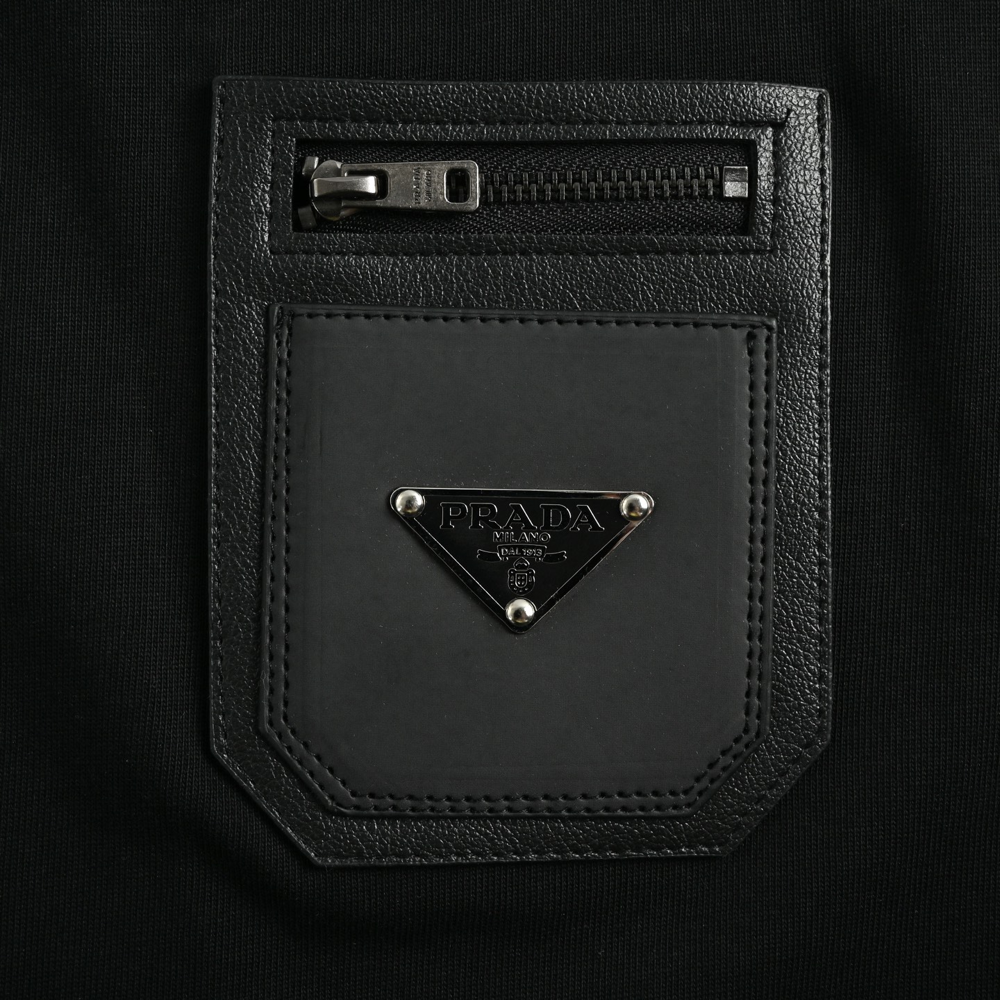 Prada/普拉达 25ss 真皮黑口袋短袖