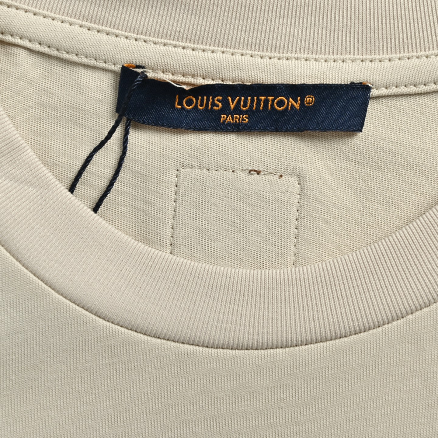 Louis Vuitton/路易威登 刺绣小标短袖-Top High Quatity Cheap Sneakers Fashion Clothing Clothes Bags handbags Shoes of all Brand wholesale With The best Quality And Beautiful Price from China Factory Chinese suppliers wholesaler seller Louis Vuitton/路易威登 刺绣小标短袖