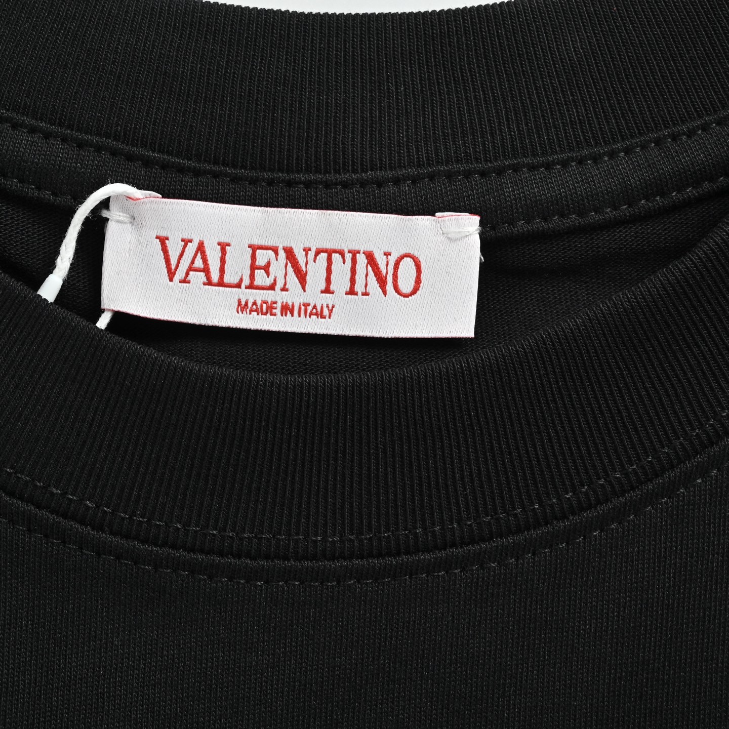 VALENTINO/华伦天奴 简约标识硅胶字母短袖 字母logo印花短袖T恤-莆田鞋,莆田鞋货源,高仿鞋,高仿鞋货源,安福档口,莆田高仿鞋,莆田鞋批发,高仿鞋批发,莆田高仿运动鞋,高仿运动鞋,莆田运动鞋 VALENTINO/华伦天奴 简约标识硅胶字母短袖 字母logo印花短袖T恤