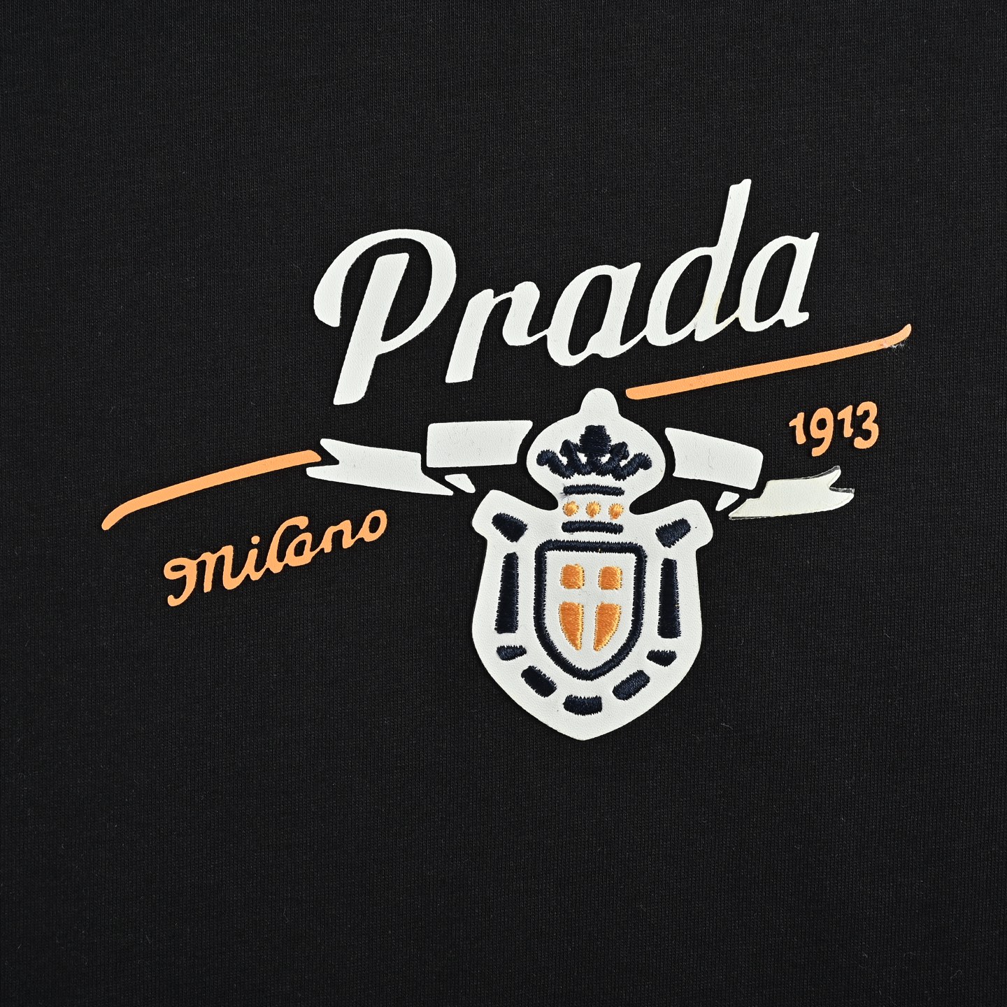 Prada/普拉达 26ss 徽章字母刺绣短袖-Chinese UA Cheap High Quatity Brand Clothes Bags handbags Sneakers wholesale wholesaler seller from China Factory suppliers Fashion Clothing Shoes best Quality Beautiful Price Prada/普拉达 26ss 徽章字母刺绣短袖