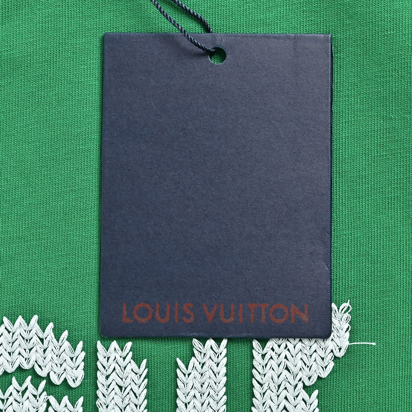 Louis Vuitton/路易威登 26ss 刺绣字母短袖 绿色-莆田鞋,莆田鞋货源,高仿鞋,高仿鞋货源,安福档口,莆田高仿鞋,莆田鞋批发,高仿鞋批发,莆田高仿运动鞋,高仿运动鞋,莆田运动鞋 Louis Vuitton/路易威登 26ss 刺绣字母短袖 绿色