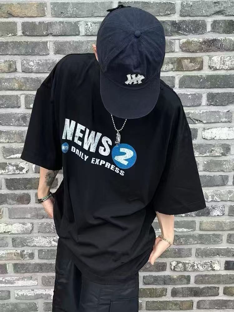 #NO PUBLIK西瓜 NEWS 2破损字母洗水做旧印花短袖上身效果