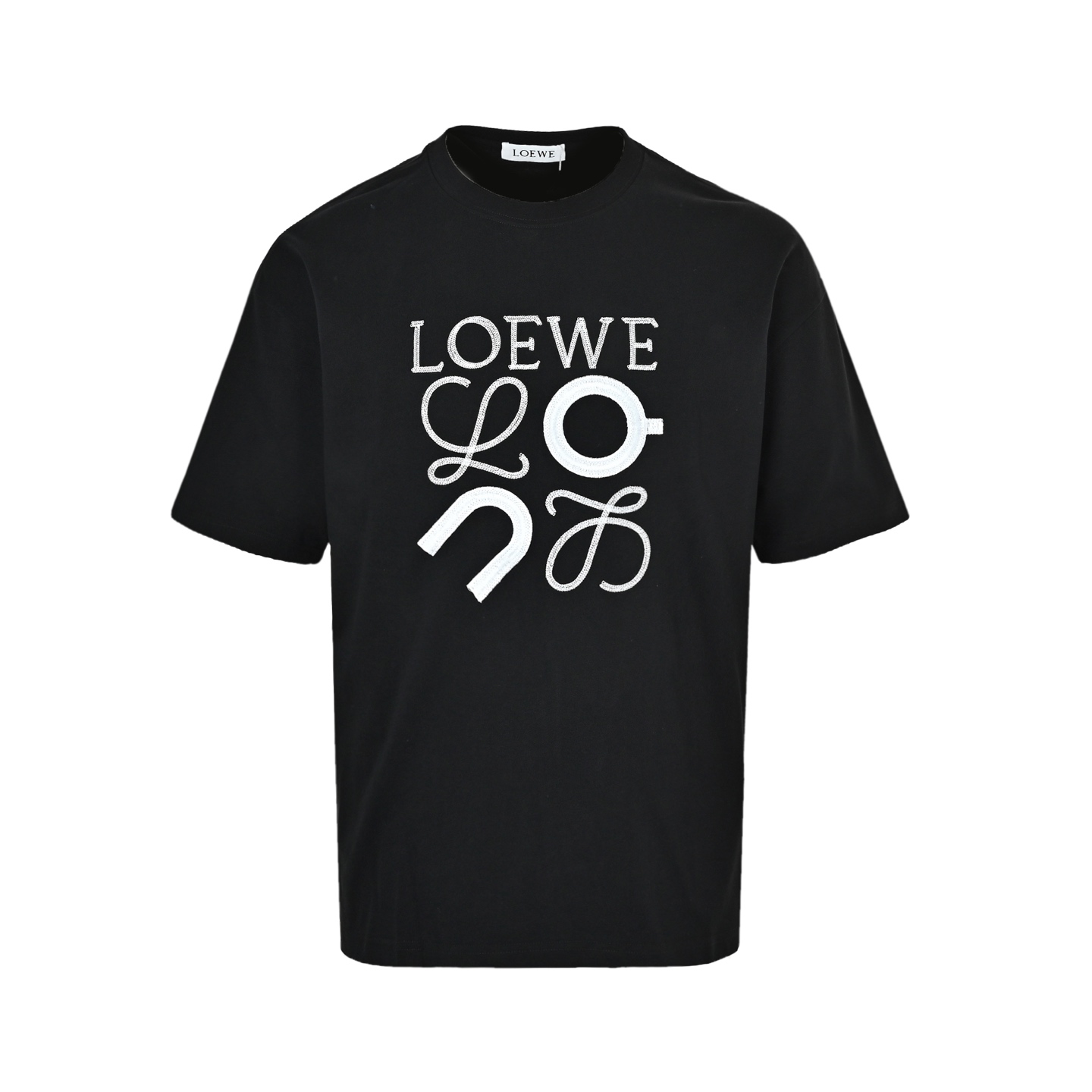 Loewe/罗意威 ON昂跑联名系列刺绣短袖 定制280克纯棉双纱面料透气性非常好并且洗了也不变形 厚版刺绣工艺 胸口 后副都做了标识LOGO LOEW x On合作系列探索精彩的户外活动融合两个品牌的设计,既时尚休闲又百搭 三标齐 男女同款