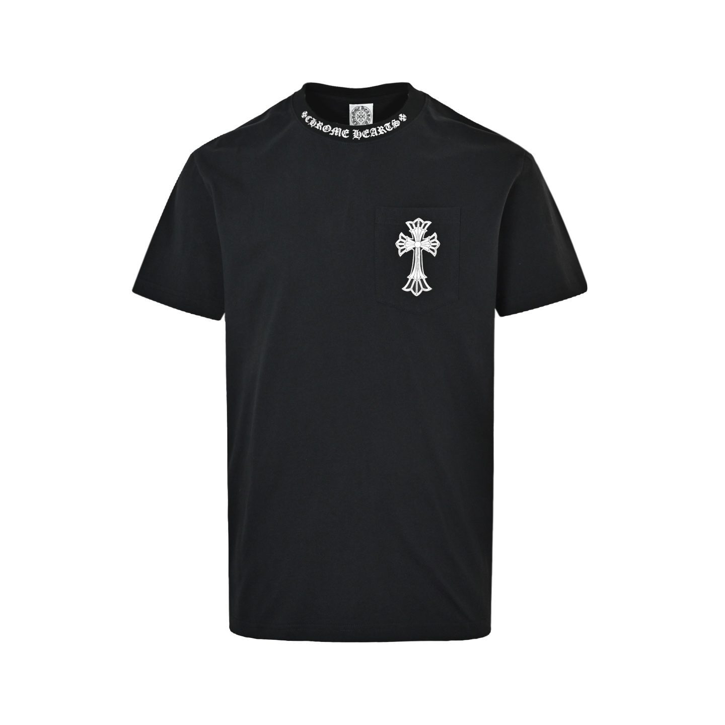 Chrome Hearts/克罗心 双层十字花印花短袖 采用26支220克高克重全棉面料 布面扎实有骨感 不易变形 经过特殊磨毛处理 表面细腻 触感柔软亲肤 兼顾挺括造型与舒适体感 适合打造复古廓形 图案采用高温油墨印花工艺 油墨渗透性好 与面料结合牢固 经典宽松圆领版型 肩线适度落肩 袖长、衣长比例适中 兼顾单穿慵懒感与内搭叠穿兼容性 定制辅料三标 男女同款