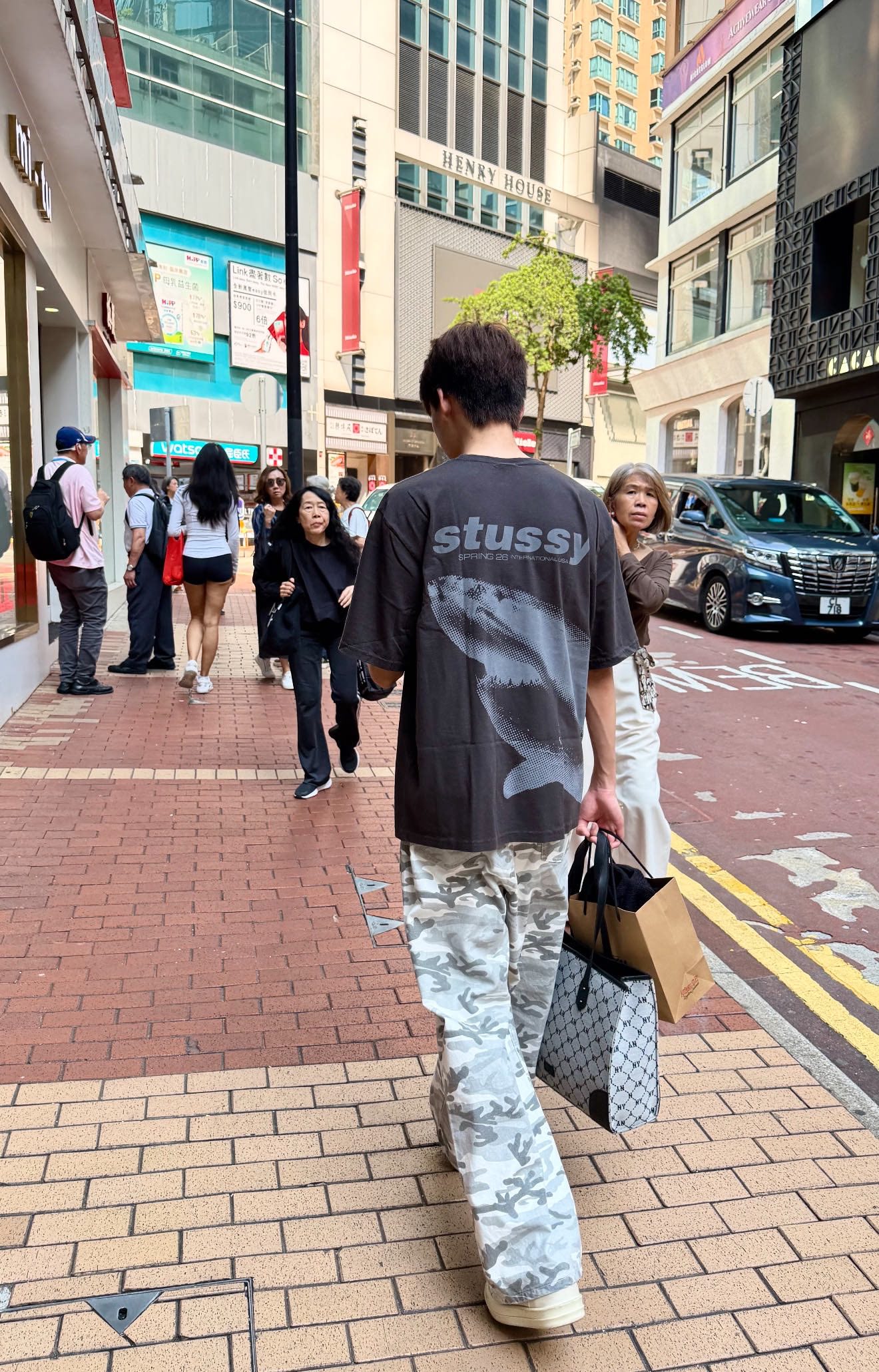 #Stussy/斯图西 鲨鱼字母印花短袖上身效果