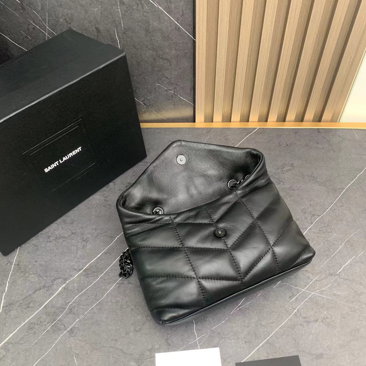 小号8821-升级头层小羊皮版LOULOU PUFFER 绗缝小羊皮包，100%小羊皮制作，手感柔软细腻