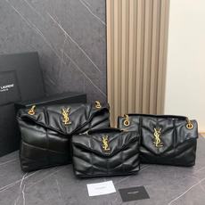 大号8823-升级版LOULOU PUFFER 绗缝小羊皮包,100%小羊皮制作,手感柔软细腻,犹如怀抱 大号8823-升级版LOULOU PUFFER 绗缝小羊皮包,100%小羊皮制作,手感柔软细腻,犹如怀抱