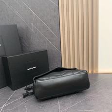中号8822-升级版LOULOU PUFFER 绗缝小羊皮包,100%小羊皮制作,手感柔软细腻,犹如怀抱 中号8822-升级版LOULOU PUFFER 绗缝小羊皮包,100%小羊皮制作,手感柔软细腻,犹如怀抱