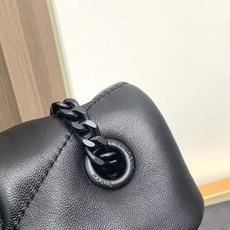 中号8822-升级版LOULOU PUFFER 绗缝小羊皮包,100%小羊皮制作,手感柔软细腻,犹如怀抱 中号8822-升级版LOULOU PUFFER 绗缝小羊皮包,100%小羊皮制作,手感柔软细腻,犹如怀抱
