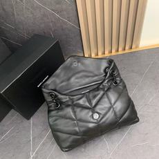 中号8822-升级版LOULOU PUFFER 绗缝小羊皮包,100%小羊皮制作,手感柔软细腻,犹如怀抱 中号8822-升级版LOULOU PUFFER 绗缝小羊皮包,100%小羊皮制作,手感柔软细腻,犹如怀抱