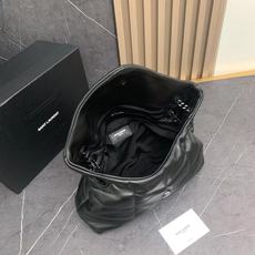 中号8822-升级版LOULOU PUFFER 绗缝小羊皮包,100%小羊皮制作,手感柔软细腻,犹如怀抱 中号8822-升级版LOULOU PUFFER 绗缝小羊皮包,100%小羊皮制作,手感柔软细腻,犹如怀抱