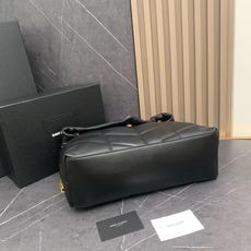 中号8822-升级版LOULOU PUFFER 绗缝小羊皮包,100%小羊皮制作,手感柔软细腻,犹如怀抱 中号8822-升级版LOULOU PUFFER 绗缝小羊皮包,100%小羊皮制作,手感柔软细腻,犹如怀抱