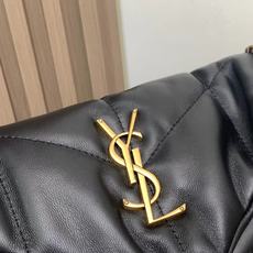 中号8822-升级版LOULOU PUFFER 绗缝小羊皮包,100%小羊皮制作,手感柔软细腻,犹如怀抱 中号8822-升级版LOULOU PUFFER 绗缝小羊皮包,100%小羊皮制作,手感柔软细腻,犹如怀抱