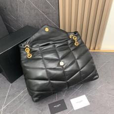 中号8822-升级版LOULOU PUFFER 绗缝小羊皮包,100%小羊皮制作,手感柔软细腻,犹如怀抱 中号8822-升级版LOULOU PUFFER 绗缝小羊皮包,100%小羊皮制作,手感柔软细腻,犹如怀抱