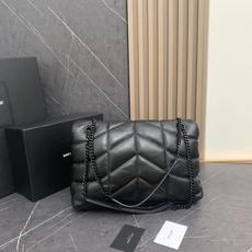 大号8823-升级版LOULOU PUFFER 绗缝小羊皮包,100%小羊皮制作,手感柔软细腻,犹如怀抱 大号8823-升级版LOULOU PUFFER 绗缝小羊皮包,100%小羊皮制作,手感柔软细腻,犹如怀抱