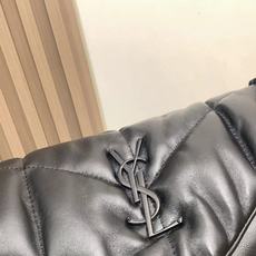 大号8823-升级版LOULOU PUFFER 绗缝小羊皮包,100%小羊皮制作,手感柔软细腻,犹如怀抱 大号8823-升级版LOULOU PUFFER 绗缝小羊皮包,100%小羊皮制作,手感柔软细腻,犹如怀抱