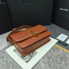 𝑺𝑶𝑳𝑭𝑬𝑹𝑰𝑵𝑶 𝑩𝑶𝑿 】 棕色金扣_大23小号19cm 必火爆款,还没上市就攻陷了整个时尚圈,怀旧 𝑺𝑶𝑳𝑭𝑬𝑹𝑰𝑵𝑶 𝑩𝑶𝑿 】 棕色金扣_大23小号19cm 必火爆款,还没上市就攻陷了整个时尚圈,怀旧