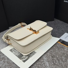 𝑺𝑶𝑳𝑭𝑬𝑹𝑰𝑵𝑶 𝑩𝑶𝑿 】 白色金扣_大23小号19cm 必火爆款,还没上市就攻陷了整个时尚圈,怀旧 𝑺𝑶𝑳𝑭𝑬𝑹𝑰𝑵𝑶 𝑩𝑶𝑿 】 白色金扣_大23小号19cm 必火爆款,还没上市就攻陷了整个时尚圈,怀旧