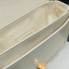 𝑺𝑶𝑳𝑭𝑬𝑹𝑰𝑵𝑶 𝑩𝑶𝑿 】 白色金扣_大23小号19cm 必火爆款,还没上市就攻陷了整个时尚圈,怀旧 𝑺𝑶𝑳𝑭𝑬𝑹𝑰𝑵𝑶 𝑩𝑶𝑿 】 白色金扣_大23小号19cm 必火爆款,还没上市就攻陷了整个时尚圈,怀旧