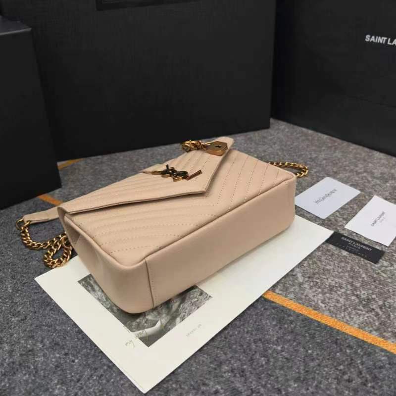 万年款邮差包，火辣辣的劲爆款24Cm，街拍神器，众多明星好莱坞女神的首选款式，怎么搭都好看、怎么搭都毫无