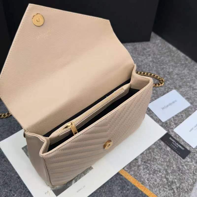 万年款邮差包，火辣辣的劲爆款24Cm，街拍神器，众多明星好莱坞女神的首选款式，怎么搭都好看、怎么搭都毫无