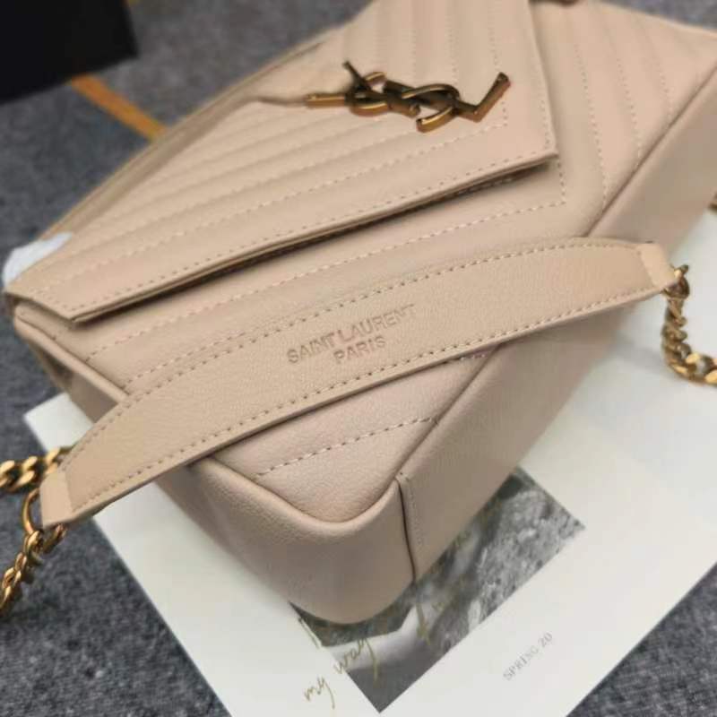 万年款邮差包，火辣辣的劲爆款24Cm，街拍神器，众多明星好莱坞女神的首选款式，怎么搭都好看、怎么搭都毫无