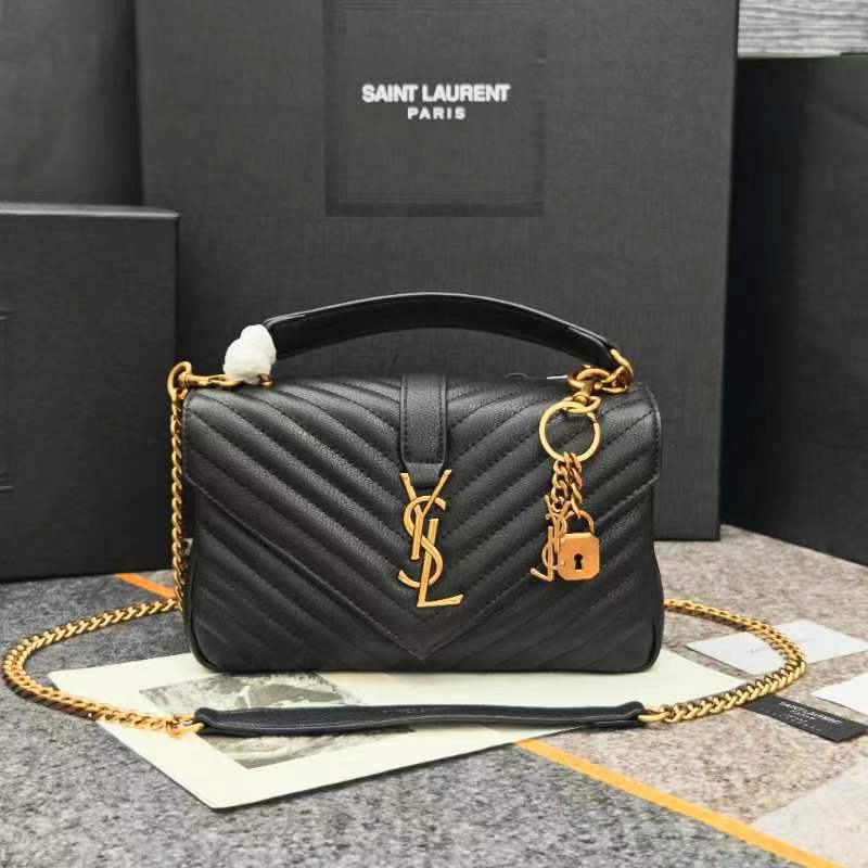 万年款邮差包，火辣辣的劲爆款24Cm，街拍神器，众多明星好莱坞女神的首选款式，怎么搭都好看、怎么搭都毫无