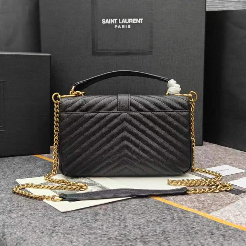 万年款邮差包，火辣辣的劲爆款24Cm，街拍神器，众多明星好莱坞女神的首选款式，怎么搭都好看、怎么搭都毫无