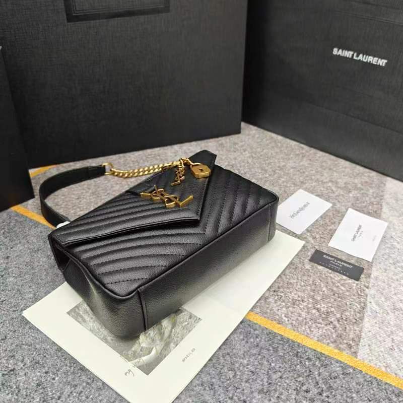 万年款邮差包，火辣辣的劲爆款24Cm，街拍神器，众多明星好莱坞女神的首选款式，怎么搭都好看、怎么搭都毫无