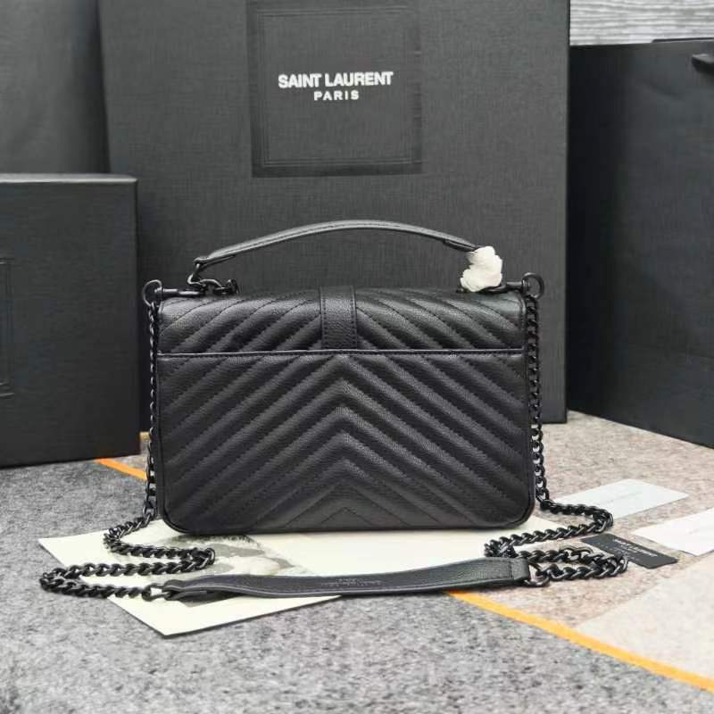 万年款邮差包，火辣辣的劲爆款24Cm，街拍神器，众多明星好莱坞女神的首选款式，怎么搭都好看、怎么搭都毫无
