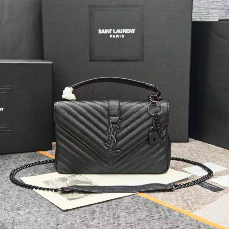 万年款邮差包，火辣辣的劲爆款24Cm，街拍神器，众多明星好莱坞女神的首选款式，怎么搭都好看、怎么搭都毫无